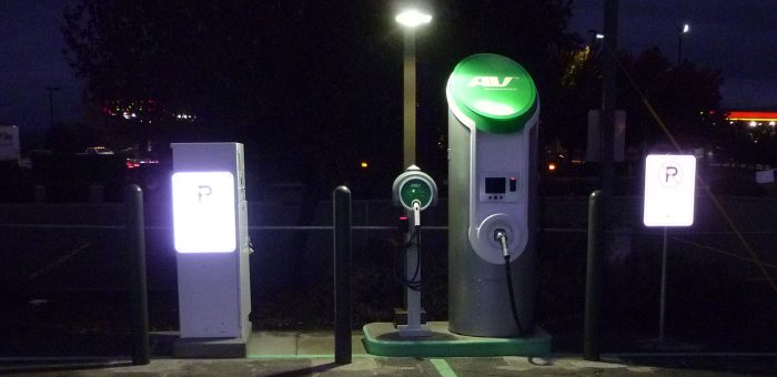 Smart EV Charging ในโรงงาน: วิเคราะห์ผลกระทบจาก EV ไทยโต 120% และกลยุทธ์บริหารโหลด OCPP