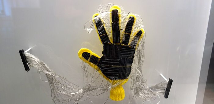 Case Study: Smart Gloves กับ Haptic Feedback — เมื่อการสัมผัสดิจิทัลเปลี่ยนการฝึกอบรมและประกอบชิ้นส่วนในโรงงาน