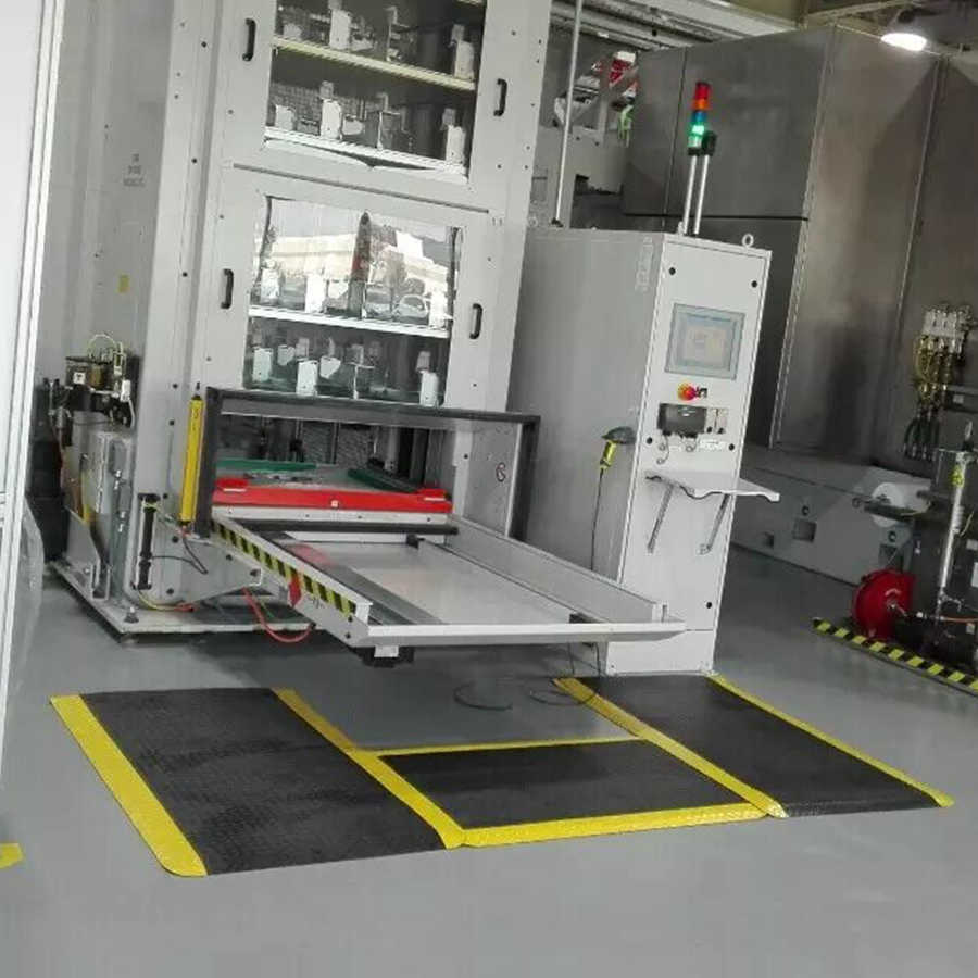 แผ่นยางกันความเหนื่อยล้า (anti-fatigue mat) ที่สถานีงานอุตสาหกรรม