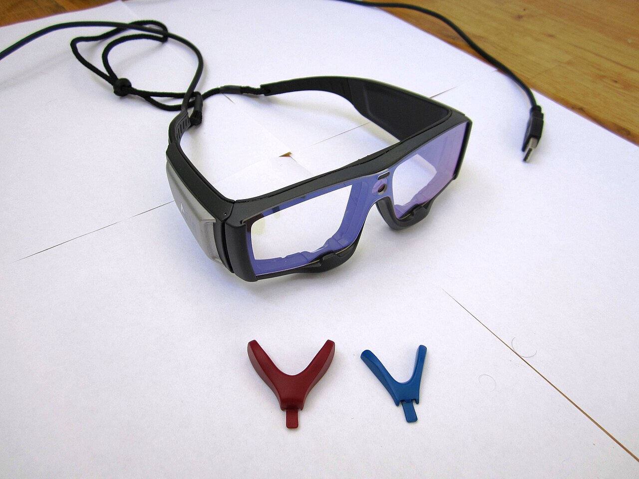 แว่นตาที่ติดตั้งระบบ Eye Tracking สำหรับวิเคราะห์การมองเห็น